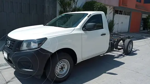 Nissan NP300 2.5L Chasis Cabina Dh A/A Paquete de Seguridad usado (2019) color Blanco precio $270,000
