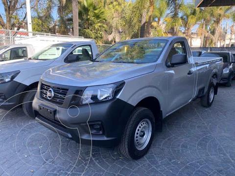 foto Nissan NP300 2.5L Pick-up Dh A/A usado (2020) color Plata Dorado precio $390,000