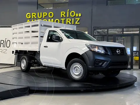 Nissan NP300 2.5L Estacas Dh Paquete de Seguridad usado (2018) color Blanco precio $310,000