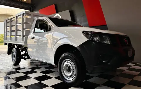 Nissan NP300 2.5L Chasis Cabina Dh A/A Paquete de Seguridad usado (2020) color Blanco precio $359,000