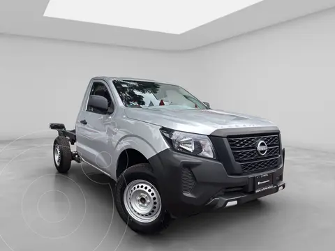 Nissan NP300 Chasis usado (2024) color Gris precio $380,000