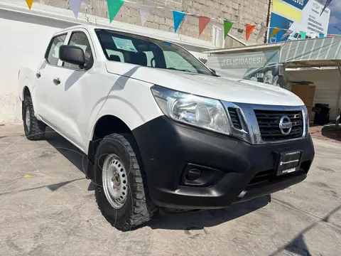 Nissan NP300 2.4L Doble Cabina SE A/A Paquete de Seguridad usado (2020) color Blanco precio $360,000