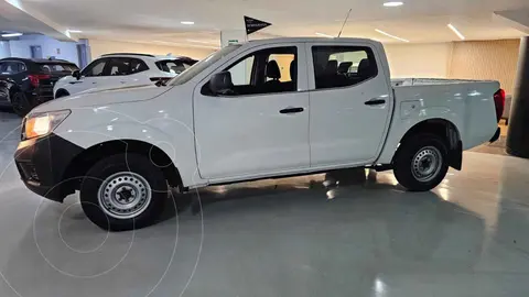 Nissan NP300 2.4L Doble Cabina SE A/A Paquete de Seguridad usado (2020) color Blanco financiado en mensualidades(enganche $69,960 mensualidades desde $8,097)