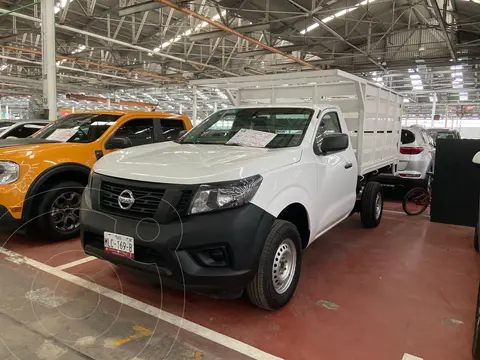 Nissan NP300 2.5L Estacas Dh A/A Paquete de Seguridad usado (2020) color Blanco financiado en mensualidades(enganche $88,000 mensualidades desde $10,000)