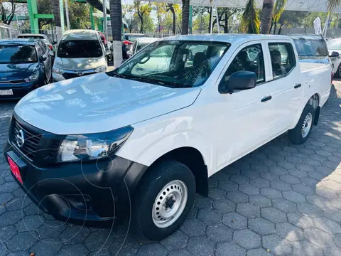 Nissan NP300 2.5L Doble Cabina S Paquete de Seguridad usado (2020) color Blanco financiado en mensualidades(enganche $87,881 mensualidades desde $7,806)