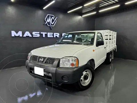 Nissan NP300 2.4L Estacas Dh usado (2014) color Blanco precio $225,000