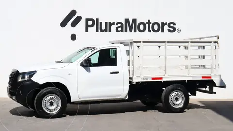 Nissan NP300 Chasis Diesel usado (2022) color Blanco financiado en mensualidades(enganche $92,180 mensualidades desde $7,854)