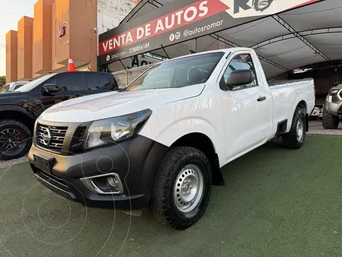 Nissan NP300 2.4L Doble Cabina Lujo usado (2020) color Blanco precio $329,999