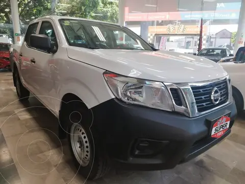 Nissan NP300 2.4L Doble Cabina SE A/A Paquete de Seguridad usado (2019) color Blanco precio $358,000