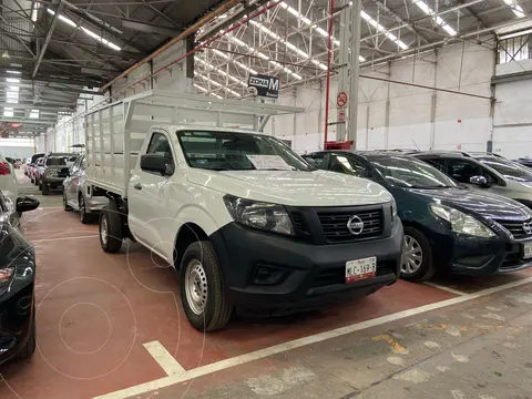 Nissan NP300 2.5L Estacas Dh Paquete de Seguridad usado (2020) color Blanco financiado en mensualidades(enganche $92,500 mensualidades desde $9,900)