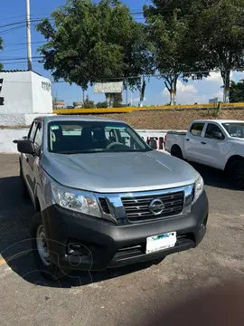 Nissan NP300 2.4L Doble Cabina SE A/A Paquete de Seguridad usado (2018) color Plata precio $305,000