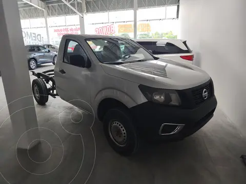 Nissan NP300 2.4L Doble Cabina SE A/A Paquete de Seguridad usado (2018) color Plata precio $350,000