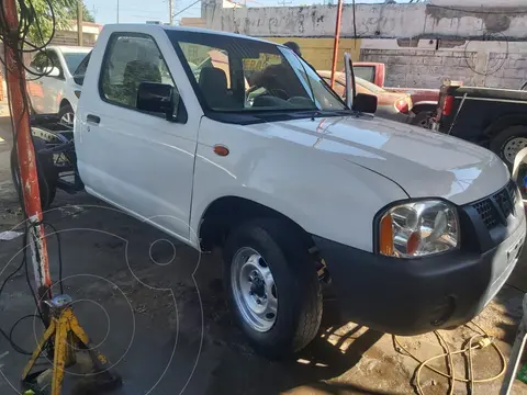 Nissan NP300 2.4L Chasis usado (2014) color Blanco precio $140,000