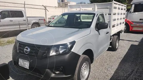 Nissan NP300 2.5L Estacas Dh Paquete de Seguridad usado (2019) color Gris precio $299,000