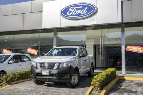 Nissan NP300 DOBLE CABINA SE T/M AC PAQ SEG 6 VEL 20 usado (2020) color Blanco precio $340,000