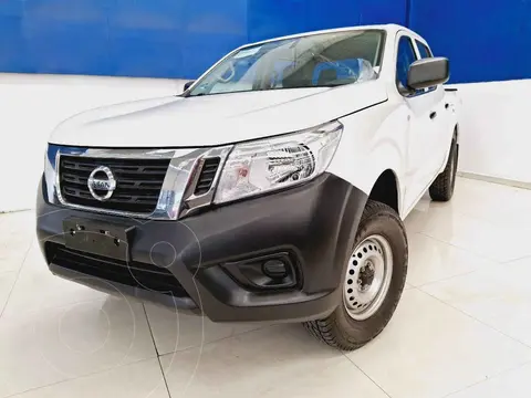 Nissan NP300 2.4L Doble Cabina Lujo usado (2020) color Blanco financiado en mensualidades(enganche $94,285 mensualidades desde $7,765)