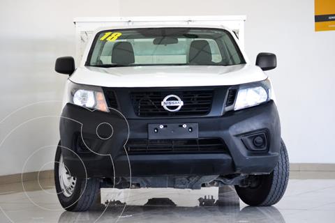 foto Nissan NP300 2.5L Estacas Dh usado (2018) color Blanco precio $310,000