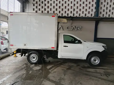 Nissan NP300 2.5L Chasis Cabina Dh A/A Paquete de Seguridad usado (2021) color Blanco precio $410,000