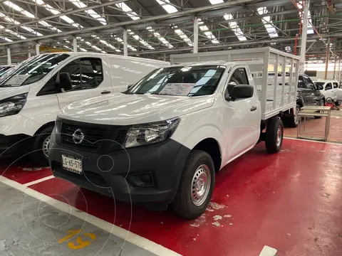 Nissan NP300 Estacas usado (2020) color Blanco financiado en mensualidades(enganche $68,000 mensualidades desde $4,500)