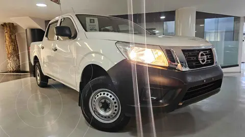 Nissan NP300 2.4L Doble Cabina SE A/A Paquete de Seguridad usado (2020) color Blanco precio $309,000