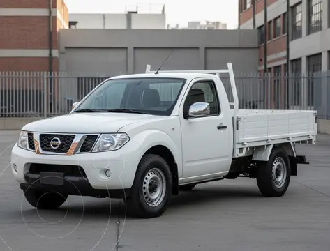 Nissan NP300 2.4L Estacas Dh usado (2015) color Blanco precio $255,000