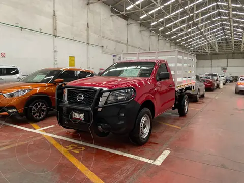 Nissan NP300 Estacas usado (2022) color Rojo financiado en mensualidades(enganche $102,000 mensualidades desde $11,000)