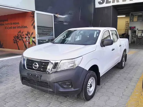 Nissan NP300 DOBLE CAB SE MT AC PAQ SEG usado (2020) color Blanco precio $359,900