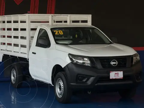 Nissan NP300 2.5L Estacas Dh Paquete de Seguridad usado (2020) color Blanco financiado en mensualidades(enganche $100,470)