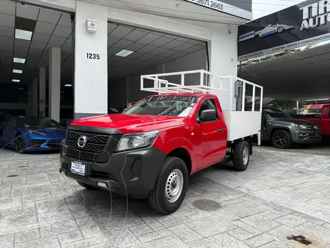 Nissan NP300 Estacas usado (2022) color Rojo precio $414,900
