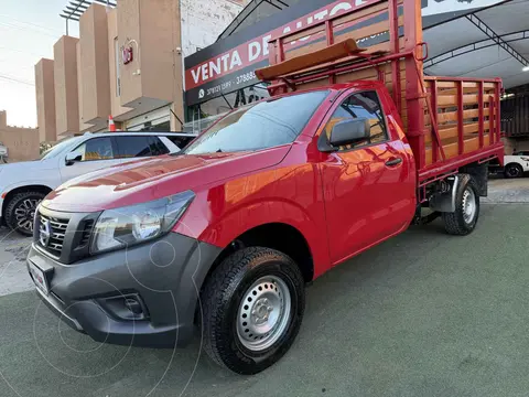 Nissan NP300 2.5L Chasis Cabina Dh Paquete de Seguridad usado (2017) color Rojo precio $269,999