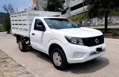 Nissan NP300 2.5L Chasis Cabina Dh A/A Paquete de Seguridad usado (2020) color Blanco precio $378,000