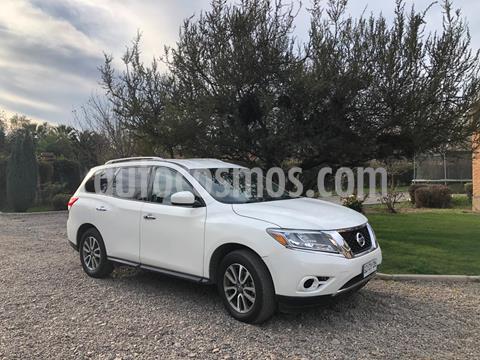 foto Nissan Pathfinder 3.5L Sense 4x2 usado (2014) color Blanco Perla precio $10.800.000