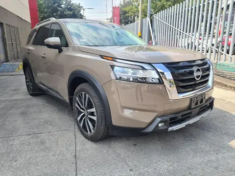 Nissan Pathfinder Platinum usado (2024) color marron claro precio $989,900