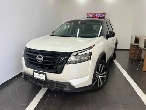 Nissan Pathfinder Platinum usado (2023) color Blanco financiado en mensualidades(enganche $154,000 mensualidades desde $15,192)