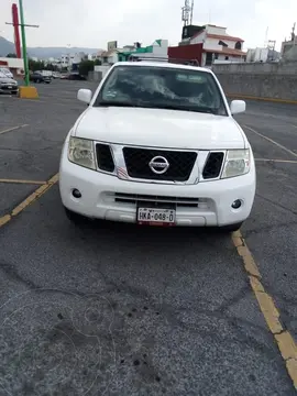 Nissan Pathfinder LE 4x2 Aut Piel usado (2011) color Blanco precio $150,000