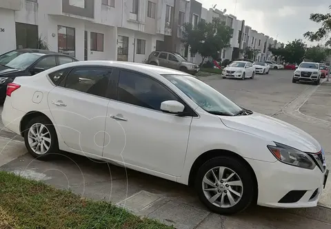 Nissan Sentra Sense usado (2017) color Blanco precio $190,000