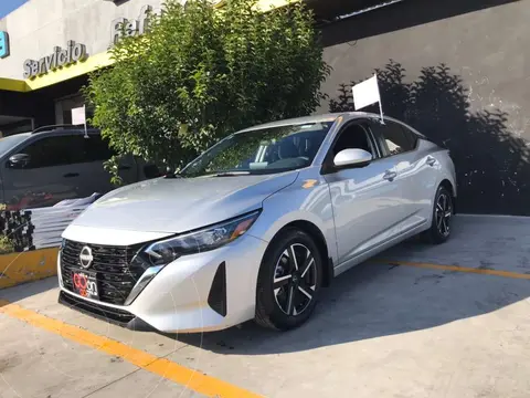 Nissan Sentra Advance usado (2024) color plateado precio $375,000