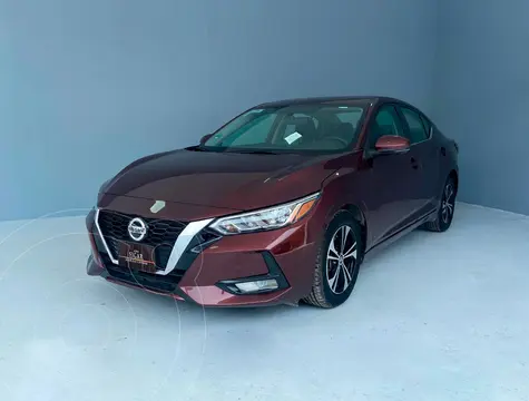 Nissan Sentra Advance usado (2023) color violeta oscuro precio $339,000