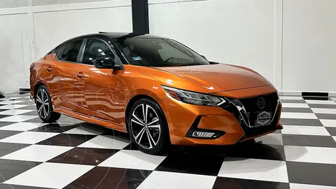 Nissan Sentra SR Bi-tono usado (2023) color Naranja Solar financiado en mensualidades(enganche $83,980 mensualidades desde $8,926)