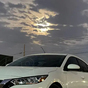 Nissan Sentra Sense usado (2022) color Blanco Perla precio $300,000