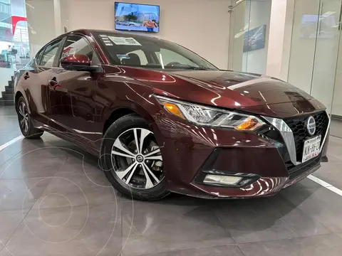 Nissan Sentra Advance usado (2020) color violeta oscuro precio $295,000