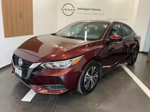 Nissan Sentra Sense usado (2023) color Vino Tinto precio $365,000