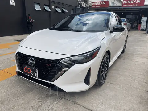 Nissan Sentra 2024 usado (2024) color NIS B BLANCO PERLADO precio $390,000