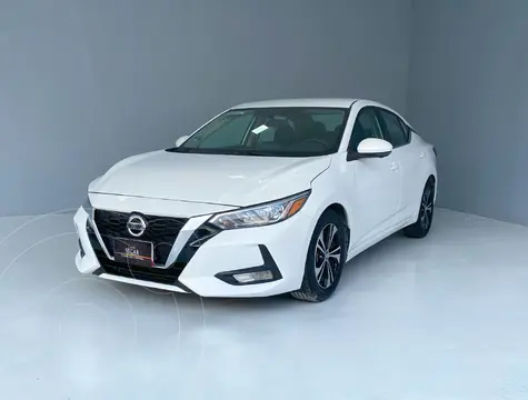 Nissan Sentra Advance usado (2021) color plateado precio $289,000