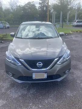 Nissan Sentra Advance usado (2017) color Gris Oxford precio $195,000