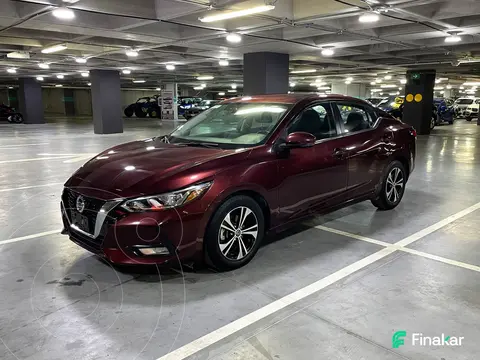 Nissan Sentra Advance usado (2023) color violeta oscuro precio $339,000