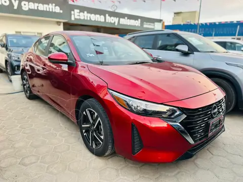 Nissan Sentra Advance Aut usado (2024) color Rojo Burdeos precio $385,000