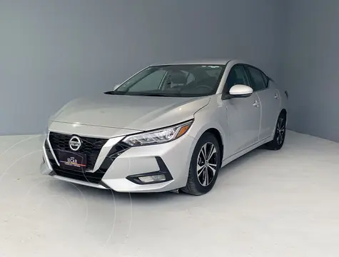 Nissan Sentra Advance usado (2023) color plateado precio $319,000