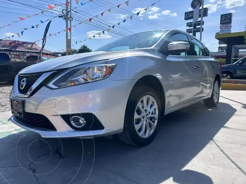 Nissan Sentra Advance usado (2018) color plateado precio $210,000