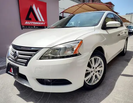 Nissan Sentra Exclusive NAVI Aut usado (2015) color Blanco precio $185,000